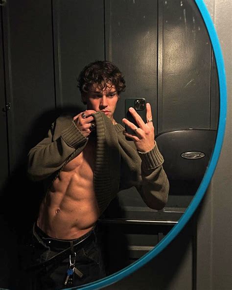 Noah Beck Claps Back at Criticism With the Ultimate Thirst Trap